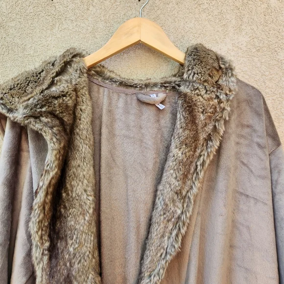 POTTERY BARN Intimates & Sleepwear Women's Robe Large Faux Fur Hood No Belt - Picture 4 of 16